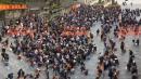 中越边境于10月20日当天涌现900人欲出境前往越南打工，引发社会关注。（图片来源：网络图片）