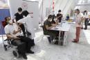 民众在接种疫苗。（ADEM ALTAN/AFP/Getty Images）