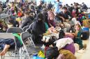 9月8日，阿富汗难民正在德国拉姆施泰因空军基地的5号机库内接受处理。（OLIVIER DOULIERY/POOL/AFP via Getty Images）