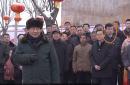 中国新年前夕，习近平赴考察，保镖藏身于群众中。