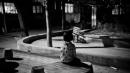过份懂事的孩子，可能缺温暖或者 “ 爱 ” 。（图片来源：网络截图）
