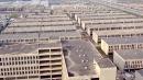 天津滨海新区的一个工业园区100多座烂尾楼成“僵尸园区”。（视频截图）