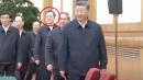 2月17日召开的民营企业座谈会有重大看点，习近平临时换稿以及丁薛祥一瘸一拐出场。（视频截图）