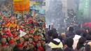 福建福州长乐区民间“游神”活动警察人墙被冲垮。（图片来源：抖音视频截图）