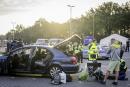 2024年9月16日，德国警察在边境A1/A30高速公路上检查一辆汽车。（EMIEL MUIJDERMAN/ANP/AFP via Getty Images）