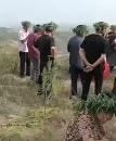 陕甘地区大旱后，有农民祭天求雨。（视频截图）