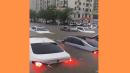 7月25日，河北涿州下暴雨，部分街道被淹了。（图片来源：视频截图）