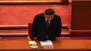 2021年3月1 日，中共党魁习近平在北京人民大会堂举行的中国人民政治协商会议闭幕式上鞠躬致词。（图片来源：NOEL CELIS/AFP via Getty Images）