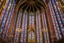 巴黎圣礼拜堂的第四跨拱与后殿彩色玻璃窗（Oldmanisold/Wikipedia/CC BY-SA 4.0）
