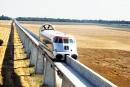 1971年7月29日，气垫悬浮列车在奥尔良附近的测试中心进行测试。（AFP via Getty Images）