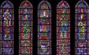 沙特尔圣母大教堂南部的一块彩色玻璃窗（PtrQs/Wikipedia/CC BY-SA 4.0）