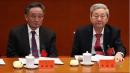 2017年10月18日，中共前全国人大委员长吴邦国（左）和中共前总国务院理朱镕基出席在北京人民大会堂举行的中共十九大开幕式。（图片来源：Lintao Zhang/Getty Images）
