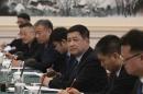 2024年6月20日，中共公安部部长王小洪（中）在北京一家酒店与时任美国国家毒品管制政策主任拉胡尔·古普塔（Rahul Gupta）举行会议。（图片来源：NG HAN GUAN/POOL/AFP via Getty Images）