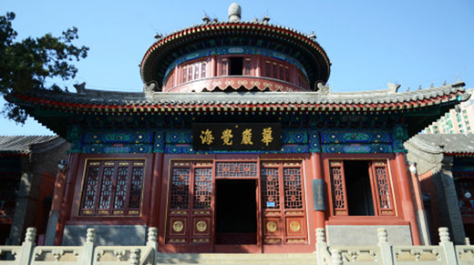 明成祖朱棣开创“永乐”盛世，图为悬挂永乐大钟的钟楼。（维基百科）