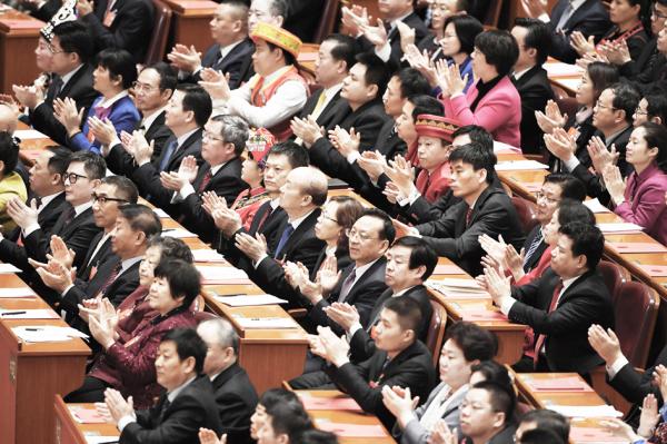 在开两会的官员 (AFP/Getty Images)