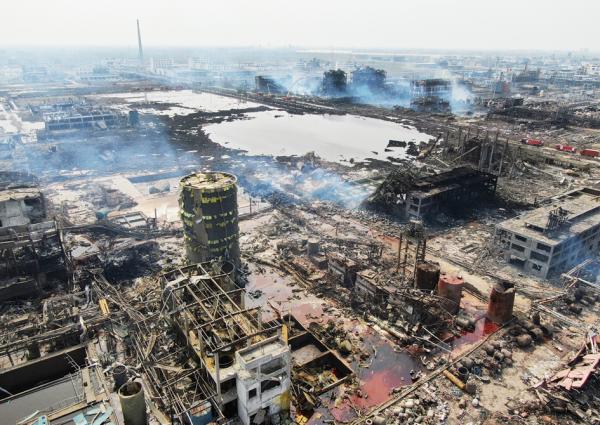 3月21日,江苏盐城响水县化工厂大爆炸后的现场。(Getty Images)