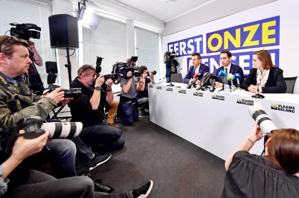 2019年5月27日，在联邦、地区和欧洲议会选举后，Vlaams Belang的成员在布鲁塞尔召开新闻发布会。（AFP/Getty Images）