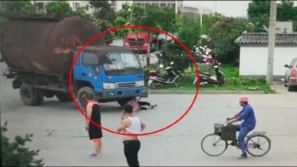 最近中国大妈因史诗级的碰瓷又成功地夺取外媒的版面。