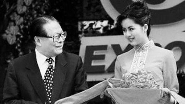 江泽民统治期间,中共军队走私分赃火拼,贪污腐败成风。