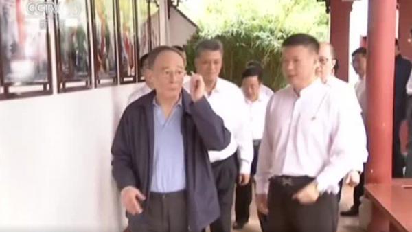 中共党媒报导,中共国家副主席王岐山(左)于8月29日至31日南下广东调研。