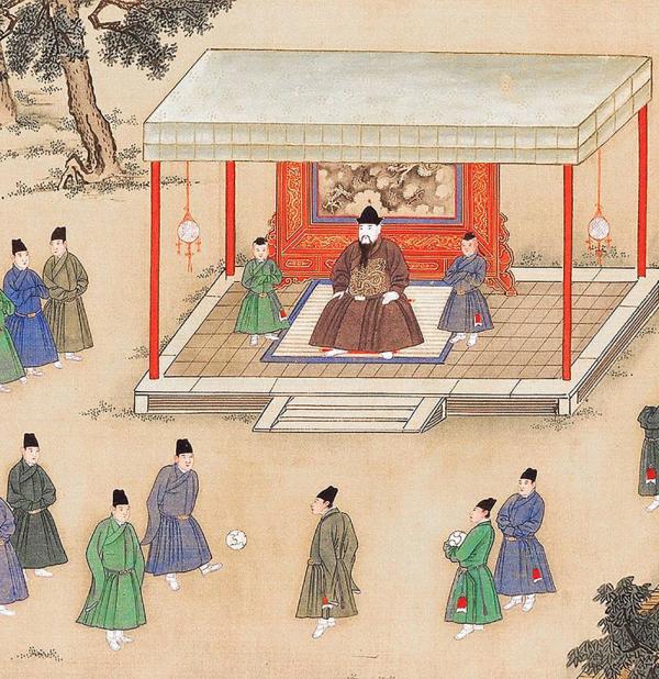 《明宣宗行乐图卷》描绘身着便服檐帽的明宣宗正在观看竞技表演—蹴鞠。   （图片来源：公有领域） 