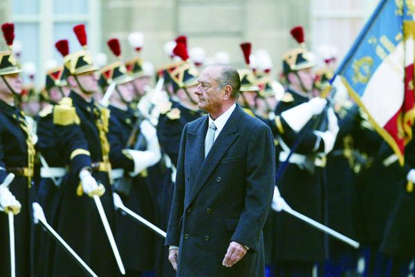 2004年1月5日,希拉克在爱丽舍宫。(AFP/Getty Images)