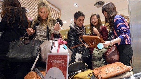 最近,澳洲这篇关于信用卡与大陆留学生的新闻,引爆网友们热论。图文无关。(图片来源:MIGUEL MEDINA/AFP/Getty Images)