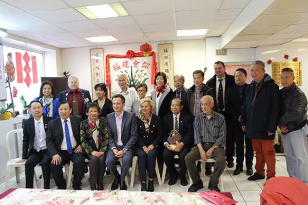 在法国福建会馆合影。