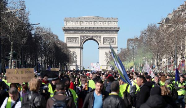 2019年初,“黄背心”在香街的游行活动。(AFP/Getty Images)