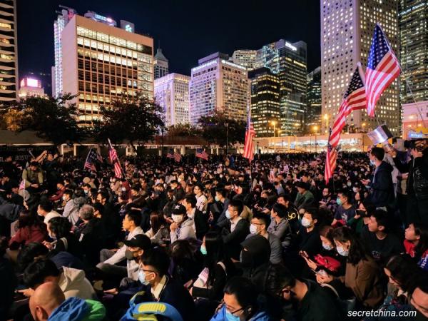 11月28日晚,香港人举办《香港人权与民主法案》感恩节集会。(图片来源:庞大伟/看中国)