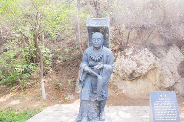 伊水东岸的玄奘塑像(公有领域)