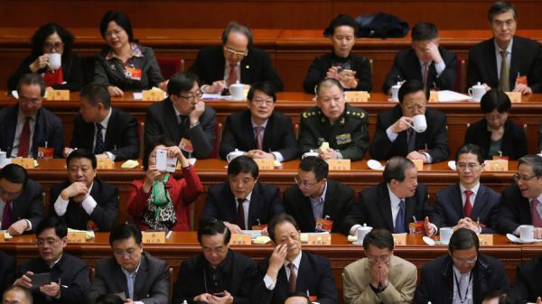 中共体制下,官员成为拥有奢侈待遇的特权阶层。(图片来源:Feng Li/Getty Images)