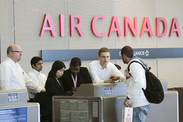 加拿大航空停京沪航班,离开中国一票难求。(Scott Olson/Getty Images)