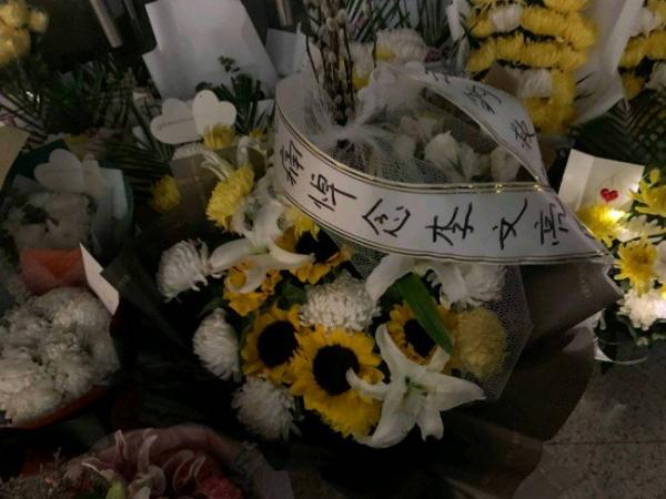 评论人士