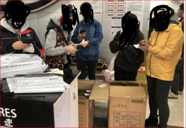 广西网民订购的口罩,包装箱上写有“救援物资”。(网络图片)
