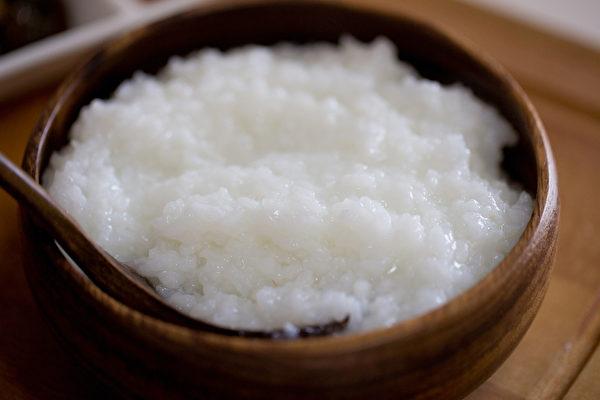一碗白米粥就能治百病,还有美白、补气、延年益寿的功效。(Shutterstock)