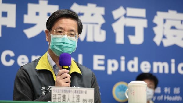 指挥中心召集人张上淳7日分析说,“根据临床经验发现‘肺炎’是最难治疗的,发烧、咳嗽和流鼻水的复原较快康复。”(图片来源:中央社)
