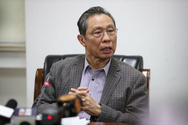 钟南山日前改口强调中国“第二波感染风险越来越大”。(图片来源:STR/AFP via Getty Images)