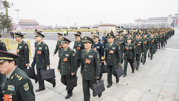 往年参加两会的军方代表(Getty Images)