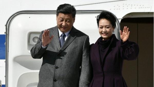 2019年3月25日,习近平、彭丽媛抵达法国巴黎戴高乐机场。(图片来源:PHILIPPE LOPEZ/AFP via Getty Images)