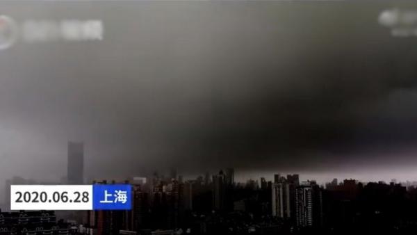 中国南方暴雨仍在持续、湖北宜昌出现汛情之际,毗邻三峡大坝的湖北另一城市荆门市,28日又出现龙卷风。同日,上海则出现 “ 一秒天黑、一秒暴雨 ” 异象。