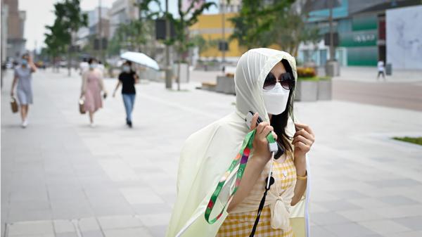 6月23日北京的一条商业街(AFP via Getty Images)