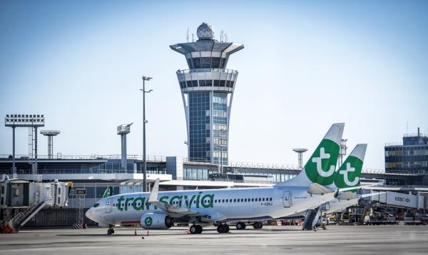 6月26日,巴黎奥利机场第一班泛航航空公司(Transavia)飞机飞往葡萄牙波尔图(Porto)。(AFP/Getty Images)