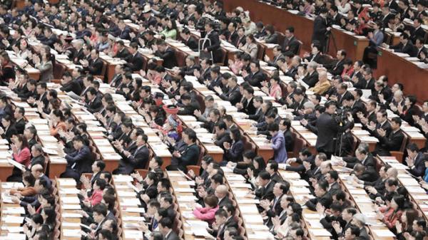 参加两会的官员(Getty Images)