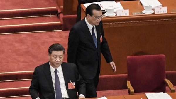 李克强称全国6亿人月收入仅一千元,以及有关所谓“地摊经济”的争议,一度引发习李斗的联想。(图片来源:LEO RAMIREZ/AFP via Getty Images)