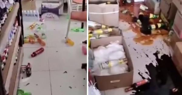 唐山市古冶区发生地震后,超市货架物品散落一地。(图片来源:视频截图)