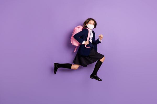 学生开学返校示意图(123RF)