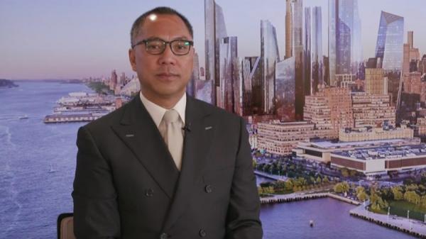 郭文贵在自媒体视频直播节目中爆料中共秘闻。(图片来源:视频截图)