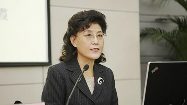 中央党校退休教授蔡霞,任职近40年,她的学生遍布体制内中高级阶层。