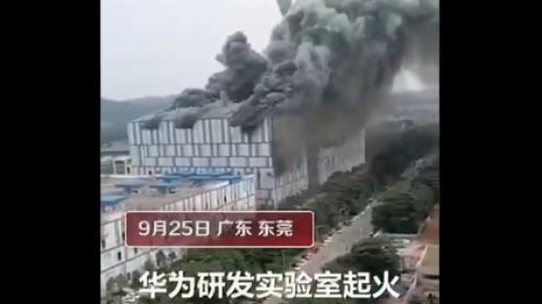 现场浓烟滚滚。(图片来源:视频截图)